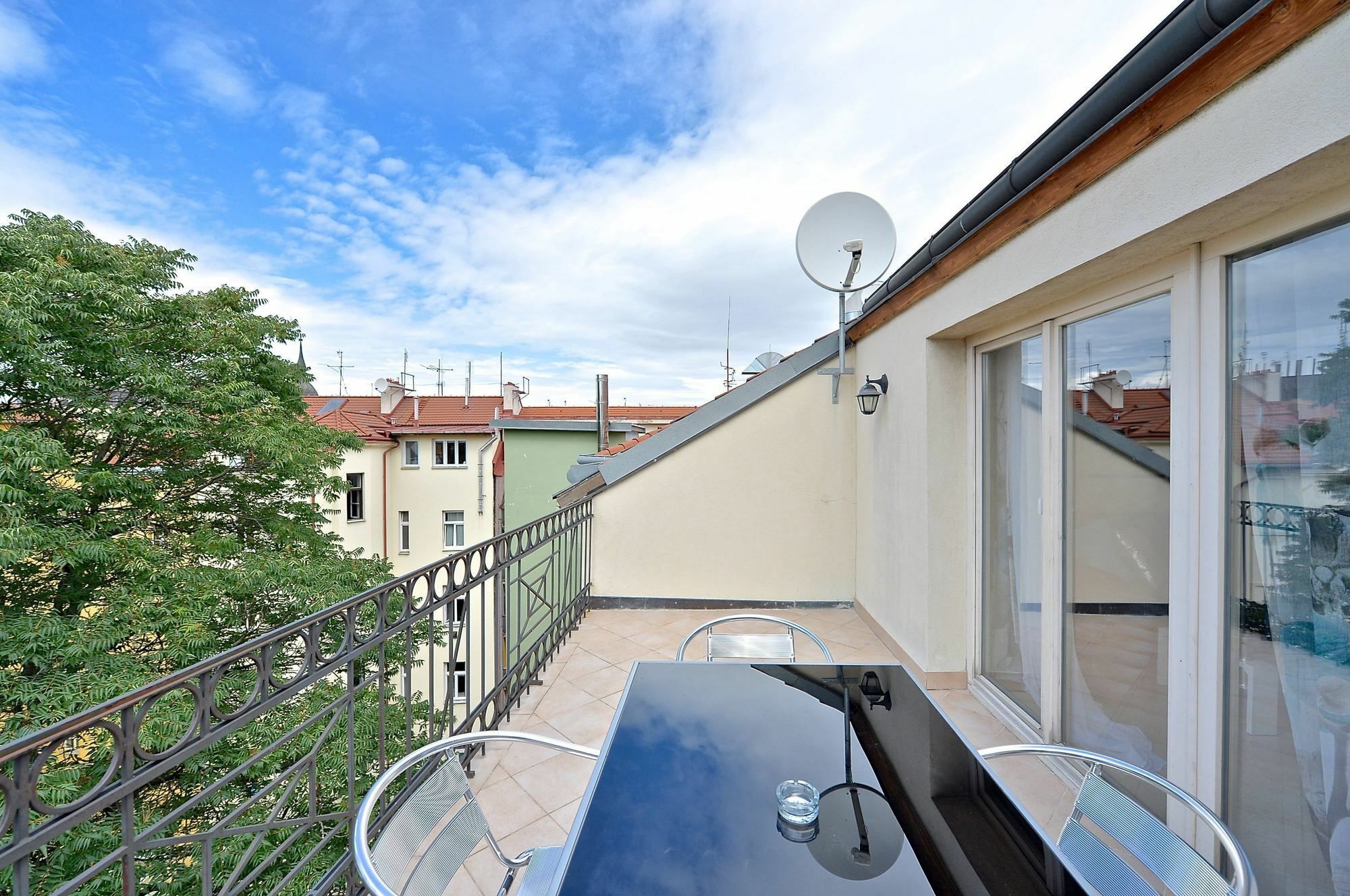 Apartahotel Legerova 33 3*